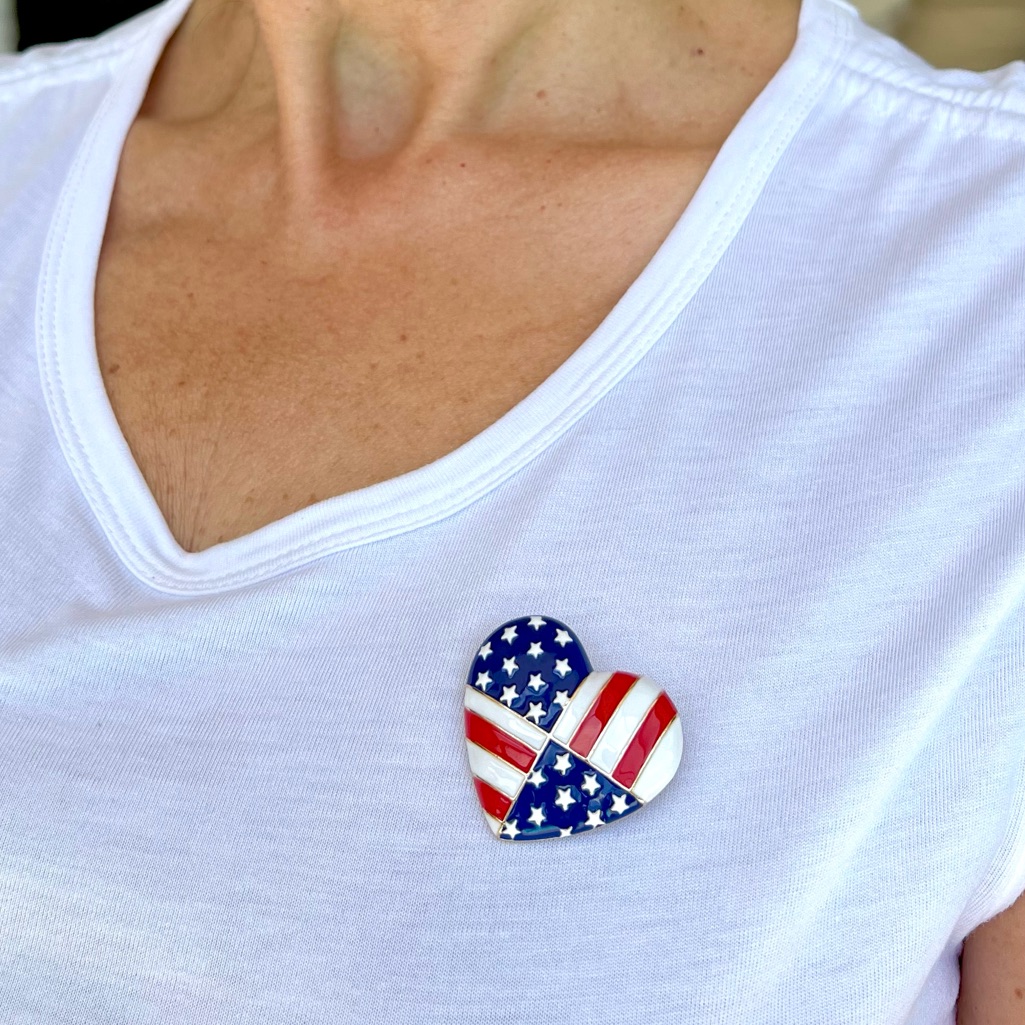 Vineyard Haven Heart Patriotic Us Flag Brooch .